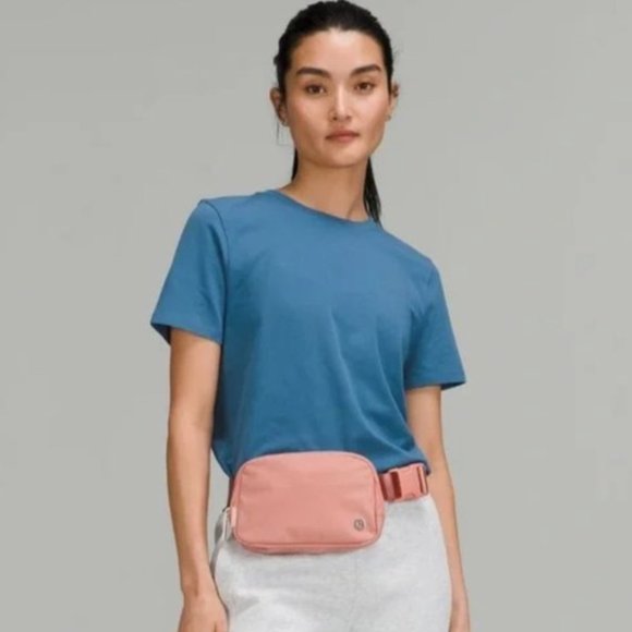 NWT Lululemon Everywhere Belt Bag Pink - Picture 2 of 9